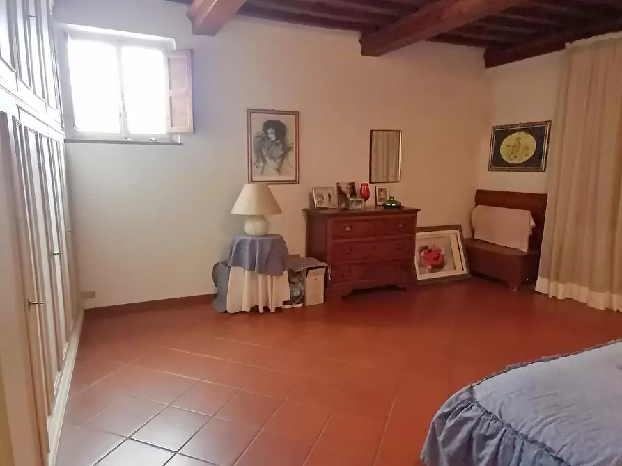 Immagine 8 di Appartamento in vendita  a Lucca