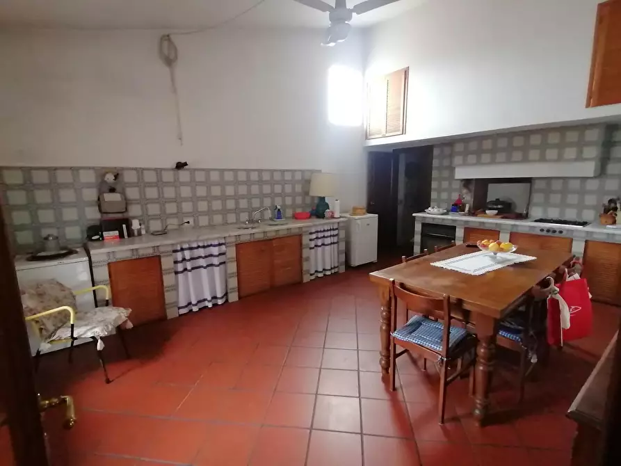 Immagine 13 di Appartamento in vendita  a Lucca