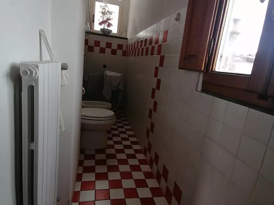 Immagine 6 di Appartamento in vendita  a Lucca