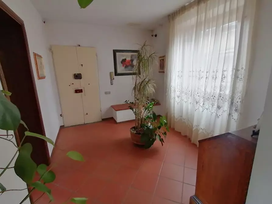 Immagine 16 di Appartamento in vendita  a Lucca