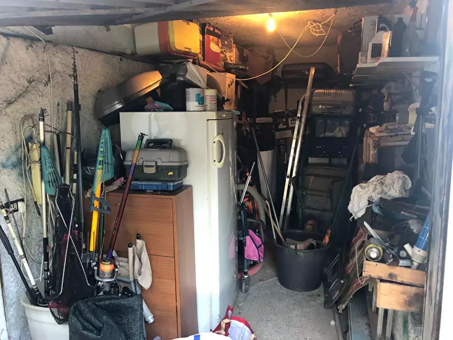 Immagine 37 di Villa in vendita  a Massa