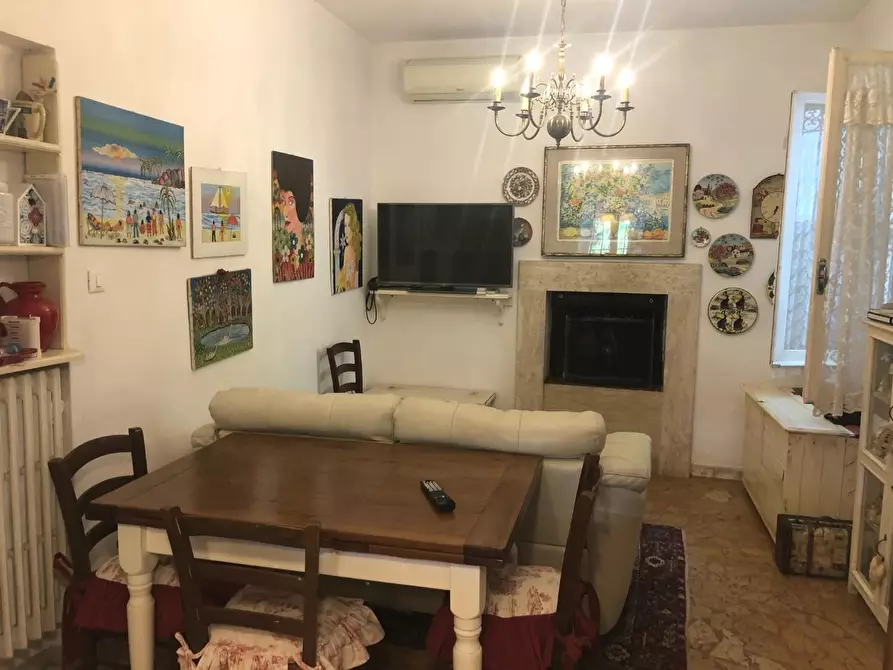 Immagine 10 di Villa in vendita  a Massa