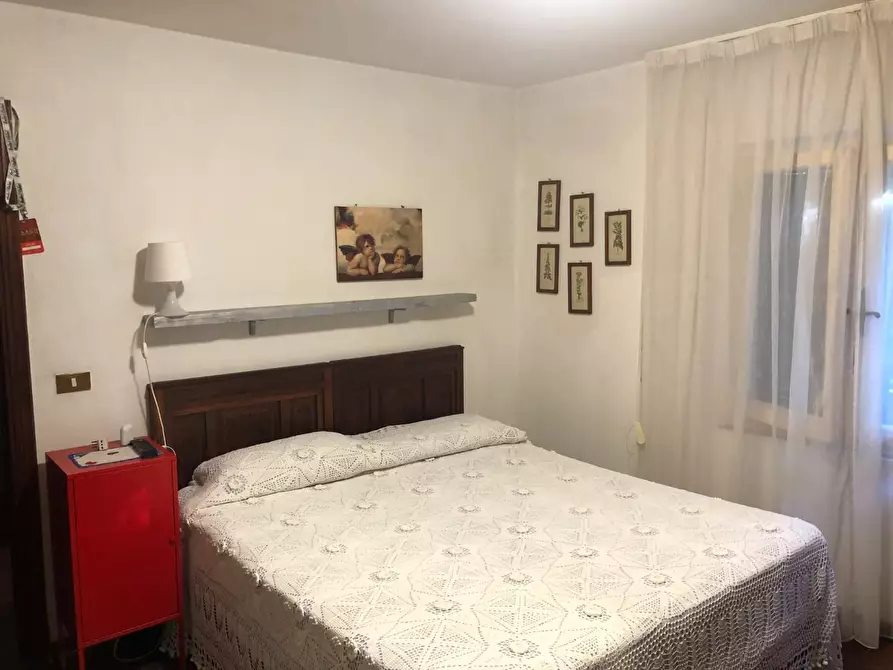 Immagine 31 di Villa in vendita  a Massa