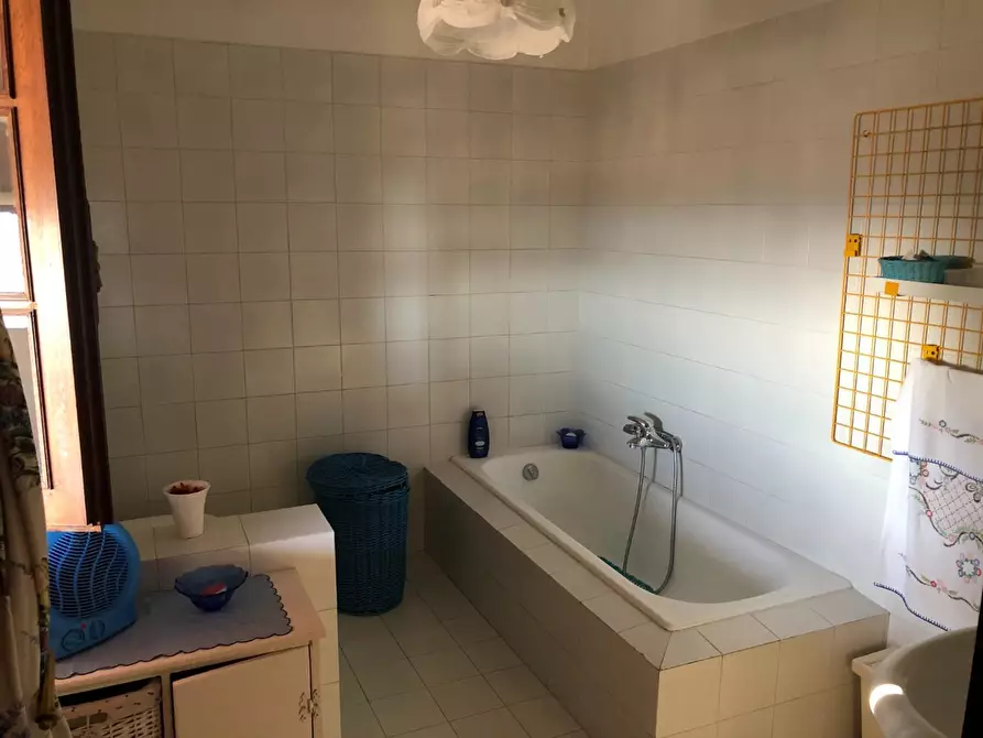 Immagine 25 di Villa in vendita  a Massa