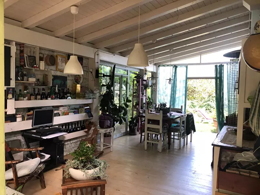 Immagine 3 di Villa in vendita  a Massa