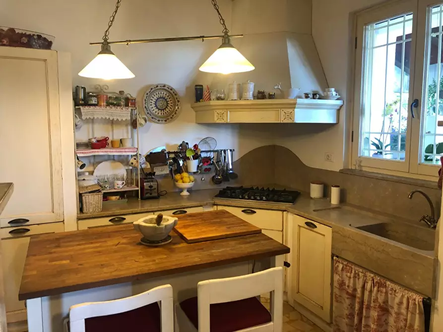 Immagine 9 di Villa in vendita  a Massa