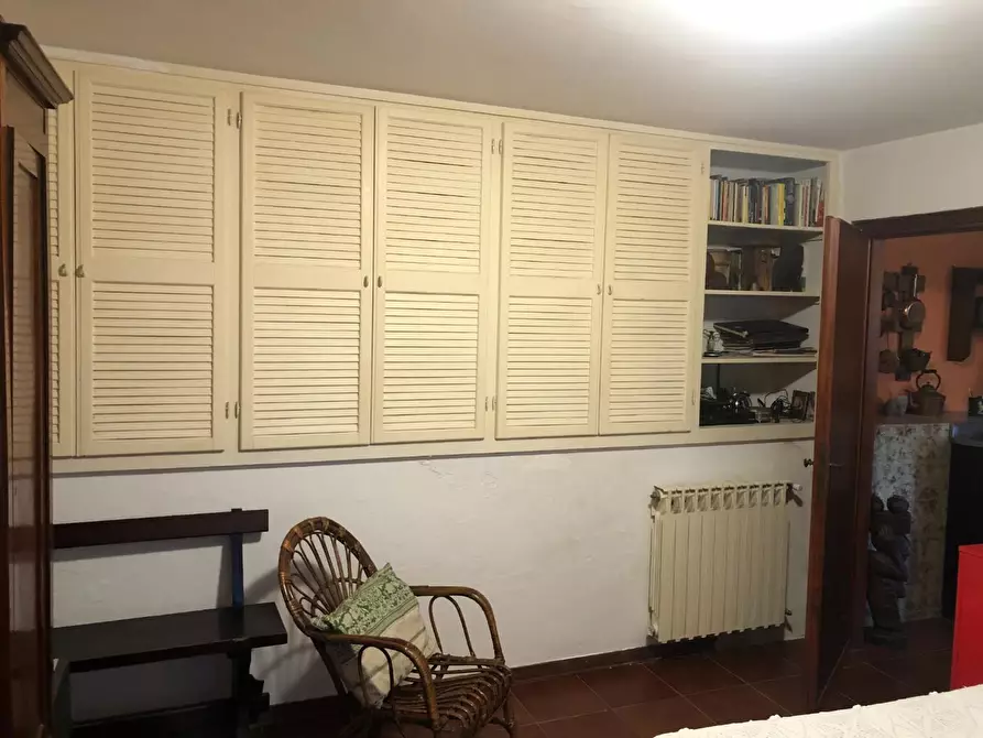 Immagine 33 di Villa in vendita  a Massa