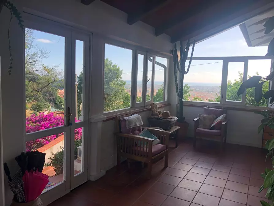 Immagine 5 di Villa in vendita  a Massa