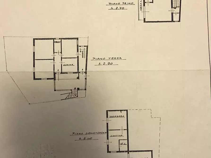 Immagine 44 di Villa in vendita  a Massa