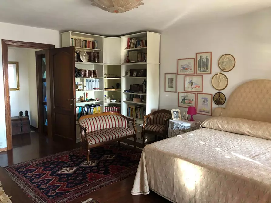 Immagine 22 di Villa in vendita  a Massa