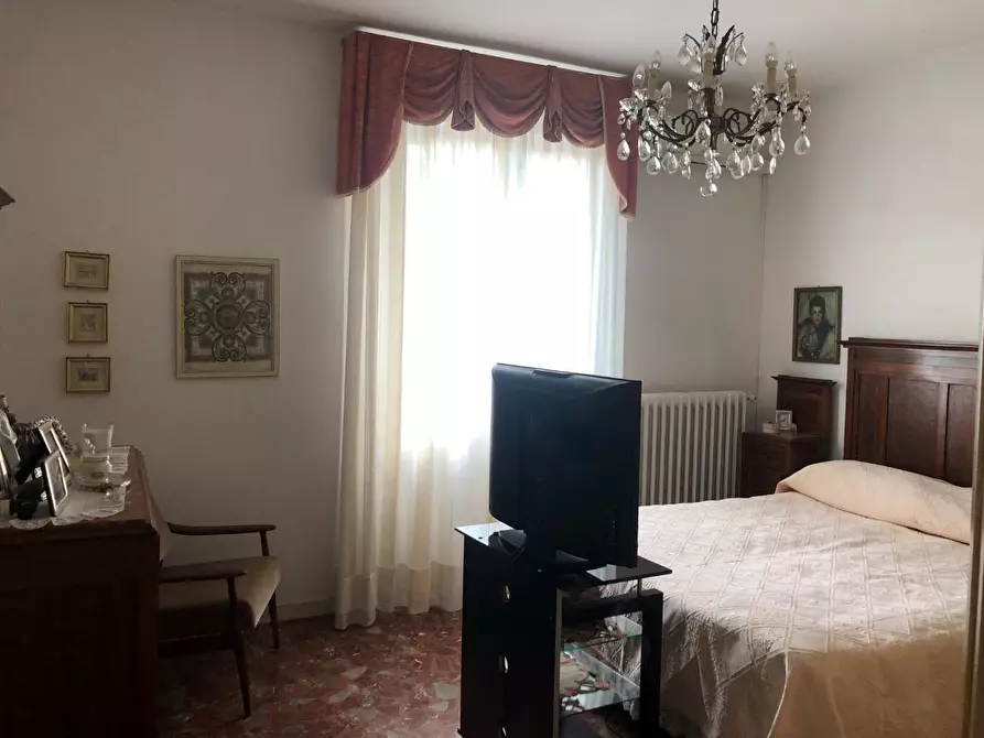 Immagine 15 di Villa in vendita  a Massa