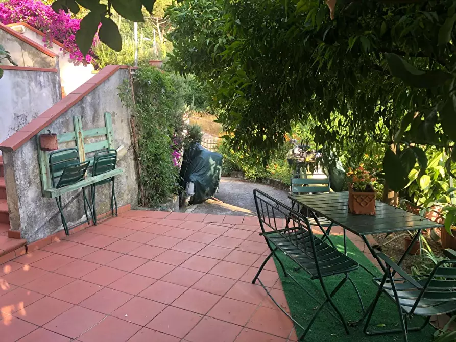 Immagine 35 di Villa in vendita  a Massa