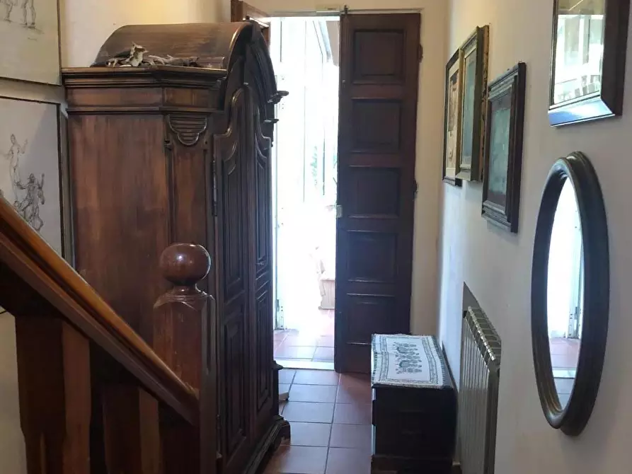 Immagine 18 di Villa in vendita  a Massa