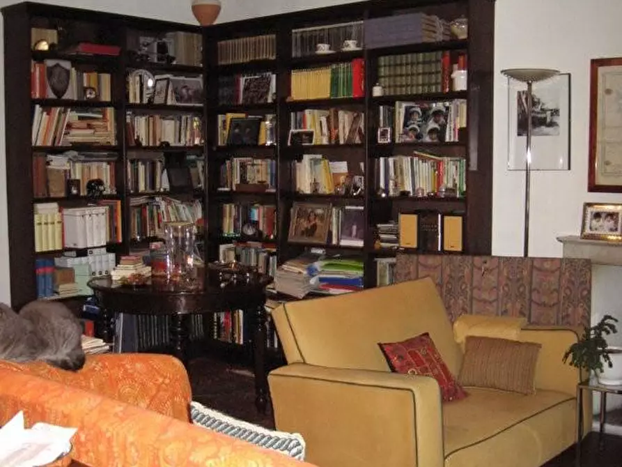 Immagine 7 di Appartamento in vendita  a Lucca