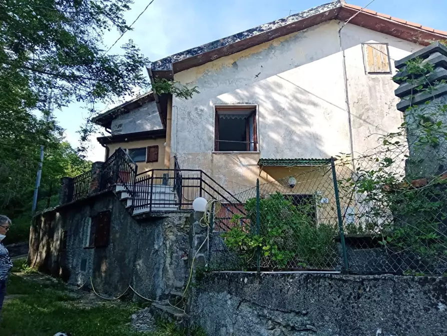 Immagine 1 di Porzione di casa in vendita  a Fivizzano