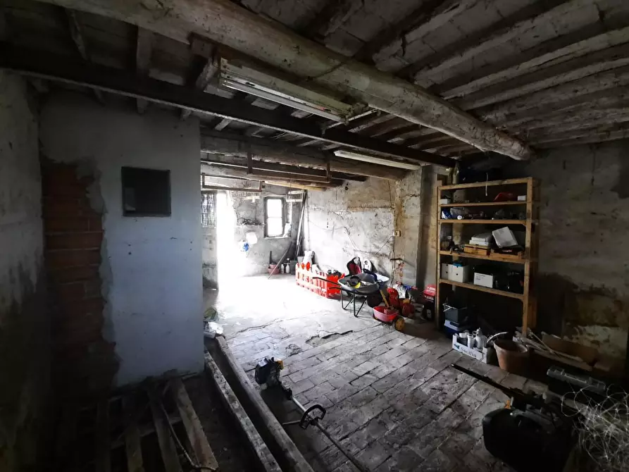 Immagine 6 di Deposito in vendita  a Capannori