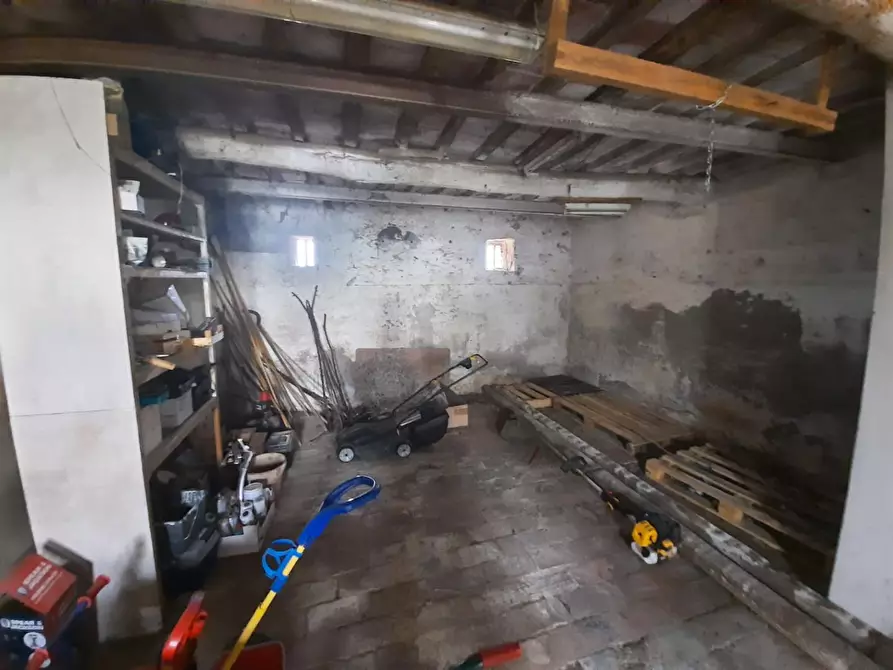 Immagine 3 di Deposito in vendita  a Capannori