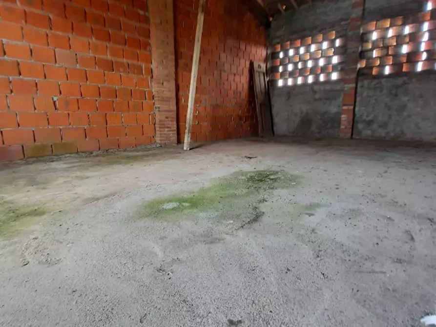 Immagine 4 di Deposito in vendita  a Capannori