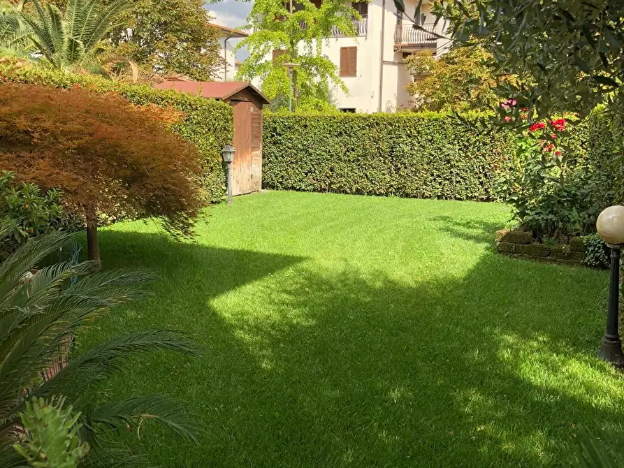 Immagine 1 di Casa semindipendente in vendita  a Campi Bisenzio