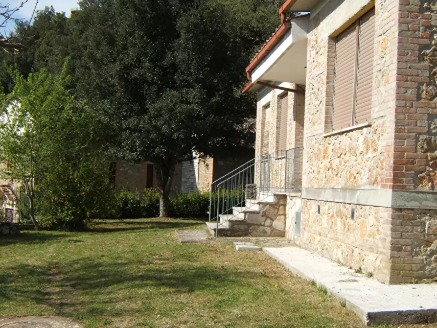 Immagine 1 di Villa in vendita  a Sovicille