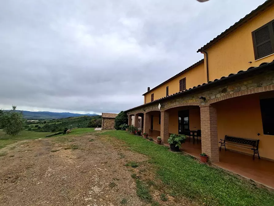 Immagine 4 di Casa colonica in vendita  a Manciano