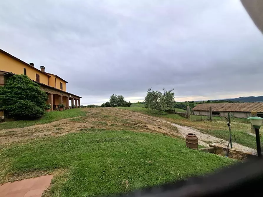 Immagine 1 di Casa colonica in vendita  a Manciano