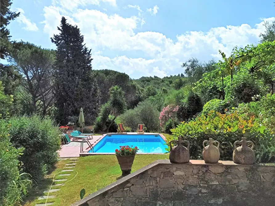 Immagine 4 di Rustico / casale in vendita  a Lucca