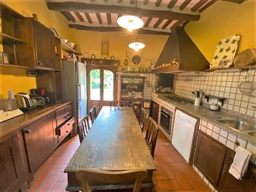 Immagine 10 di Rustico / casale in vendita  a Lucca