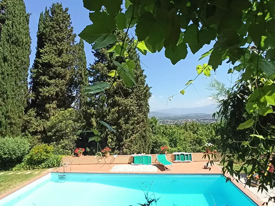 Immagine 3 di Rustico / casale in vendita  a Lucca