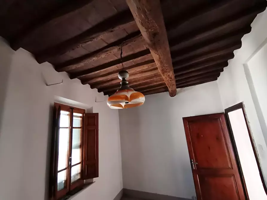 Immagine 6 di Palazzo in vendita  a Palaia