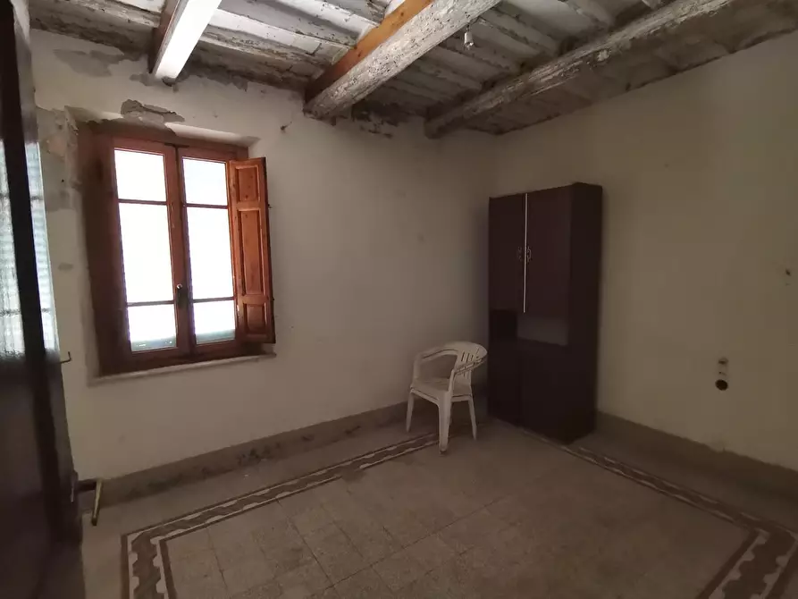 Immagine 10 di Palazzo in vendita  a Palaia