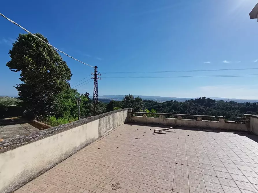 Immagine 9 di Palazzo in vendita  a Palaia