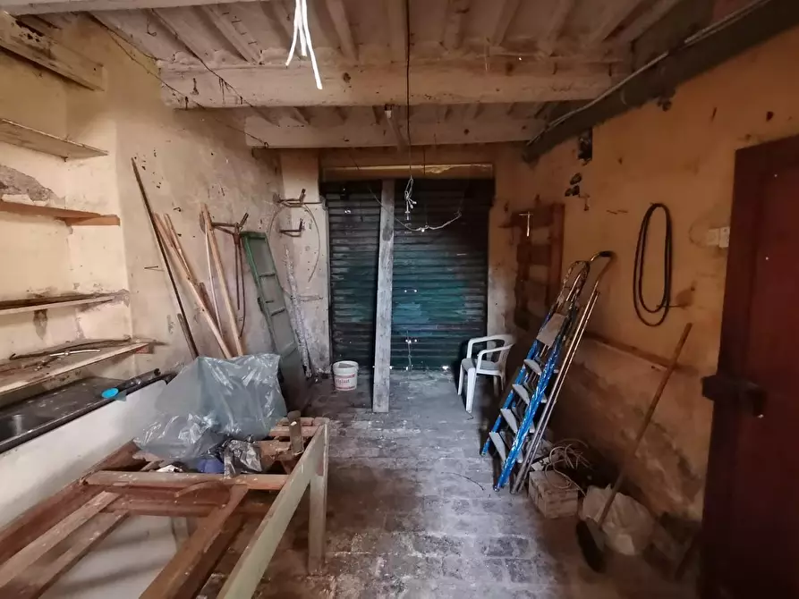 Immagine 25 di Palazzo in vendita  a Palaia