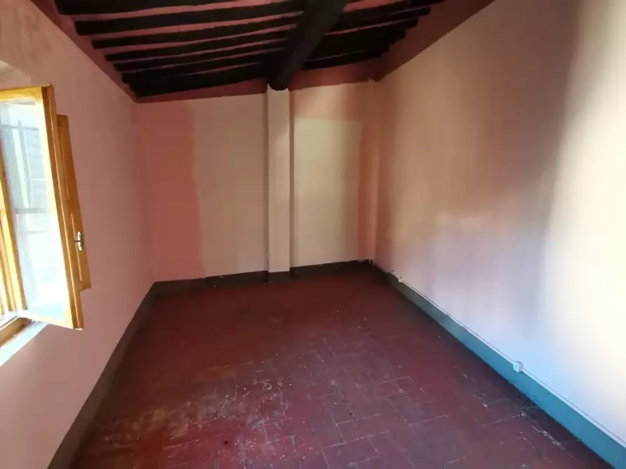 Immagine 8 di Palazzo in vendita  a Palaia