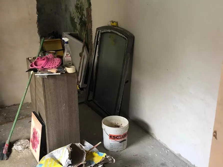 Immagine 9 di Villetta a schiera in vendita  a Carrara