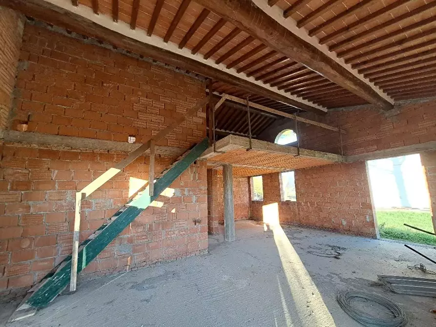 Immagine 2 di Villa in vendita  a San Giuliano Terme