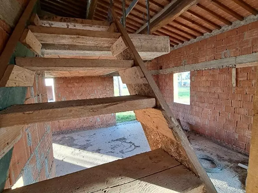 Immagine 11 di Villa in vendita  a San Giuliano Terme