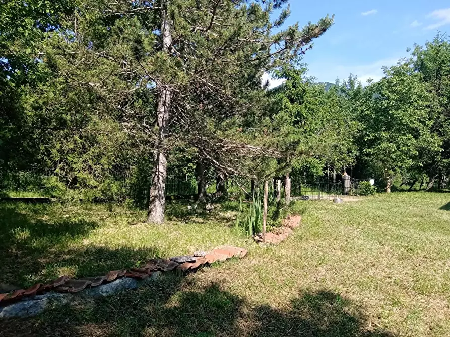 Immagine 2 di Villa in vendita  a Fivizzano