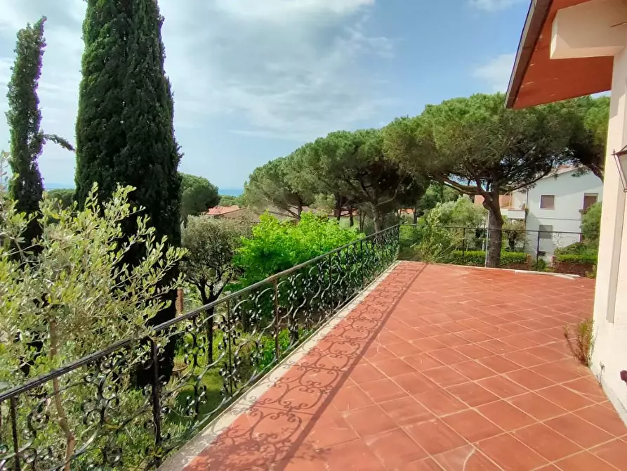 Immagine 3 di Villa in vendita  a Rosignano Marittimo