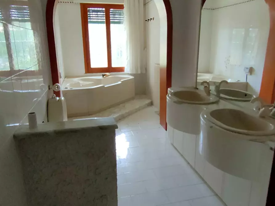 Immagine 17 di Villa in vendita  a Rosignano Marittimo