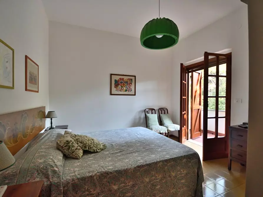 Immagine 11 di Casa bifamiliare in vendita  a Massa