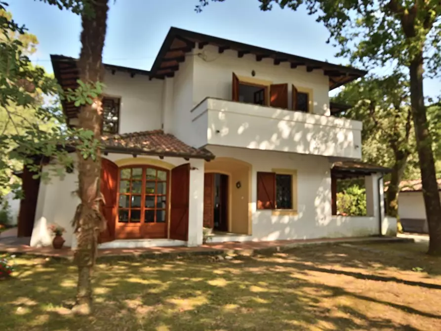 Immagine 1 di Casa bifamiliare in vendita  a Massa