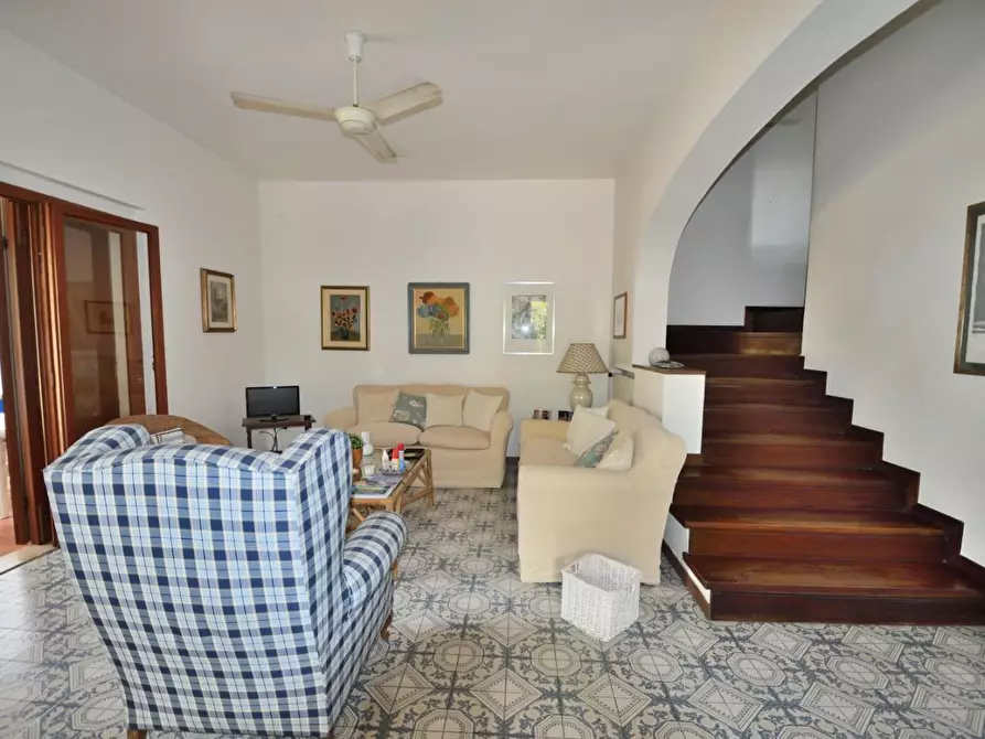 Immagine 2 di Casa bifamiliare in vendita  a Massa