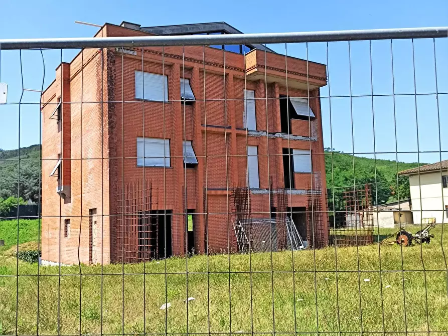 Immagine 2 di Palazzo in vendita  a Capannori