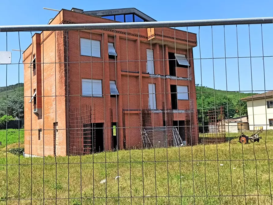 Immagine 3 di Palazzo in vendita  a Capannori