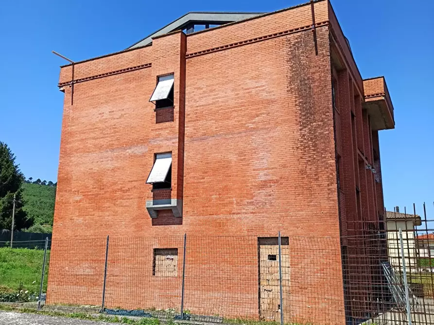 Immagine 4 di Palazzo in vendita  a Capannori