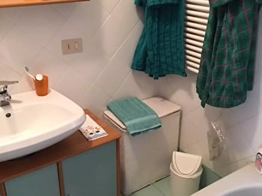 Immagine 11 di Appartamento in vendita  a Montignoso