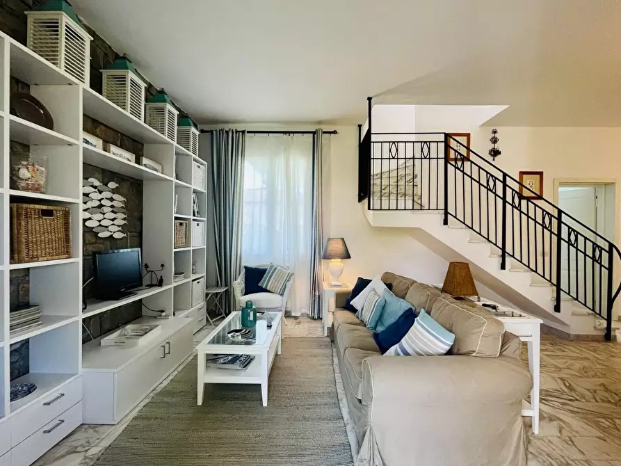 Immagine 7 di Villa in vendita  a Pietrasanta