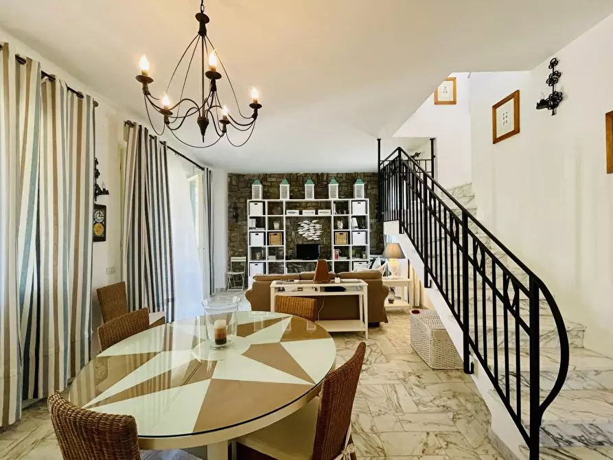 Immagine 3 di Villa in vendita  a Pietrasanta