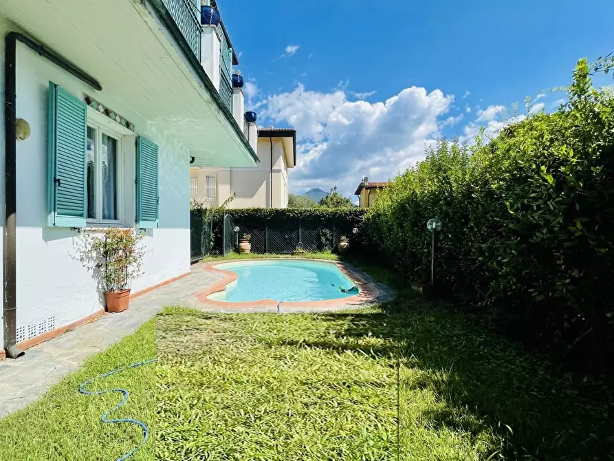 Immagine 52 di Villa in vendita  a Pietrasanta